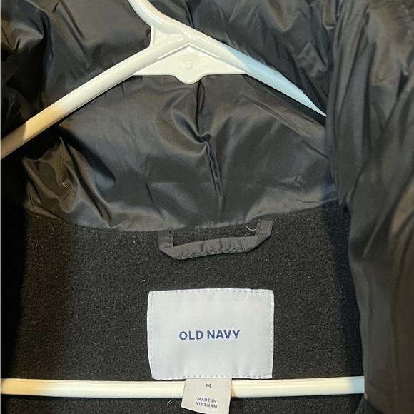 Black old navy quilted puffer vest - Picture 3 of 3